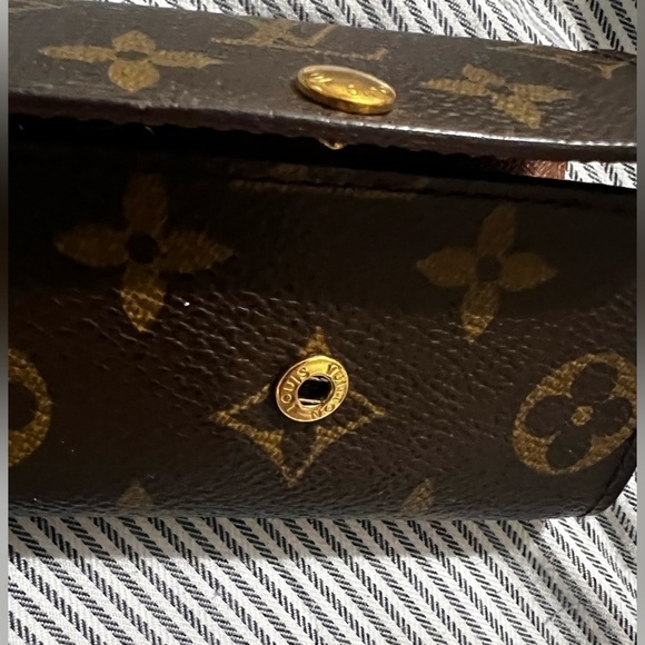 Louis Vuitton Handbags - Louis Vuitton Monogram Multicles 6 Ring Key Case